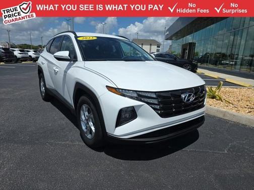 White 2023 Hyundai TUCSON SEL