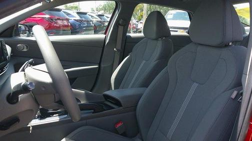2022 Hyundai ELANTRA SE