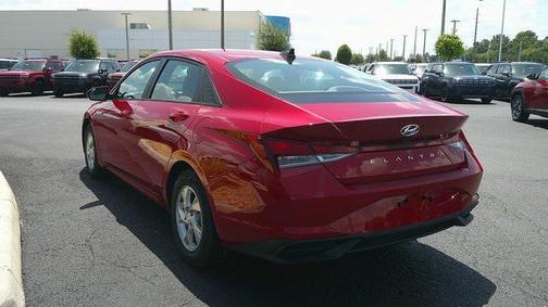 2022 Hyundai ELANTRA SE