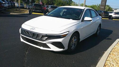 2025 Hyundai ELANTRA SE
