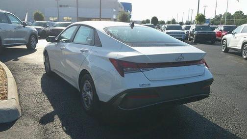 2025 Hyundai ELANTRA SE