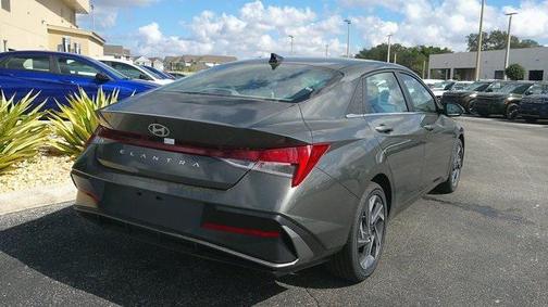 2025 Hyundai ELANTRA SEL