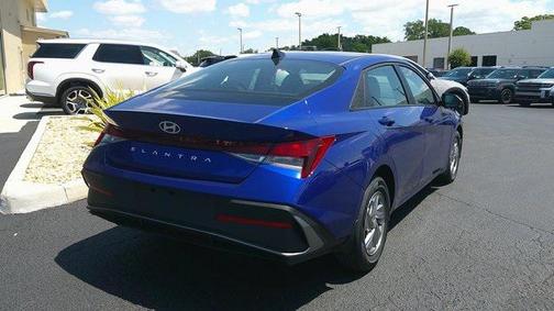 2025 Hyundai ELANTRA SE