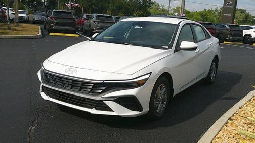 2025 Hyundai ELANTRA SE