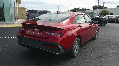 2025 Hyundai ELANTRA SE