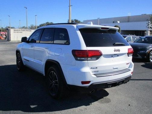 Photo 3 of 24 of 2017 Jeep Grand Cherokee Trailhawk