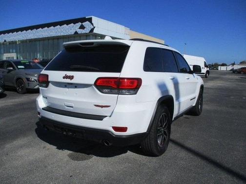 Photo 4 of 24 of 2017 Jeep Grand Cherokee Trailhawk