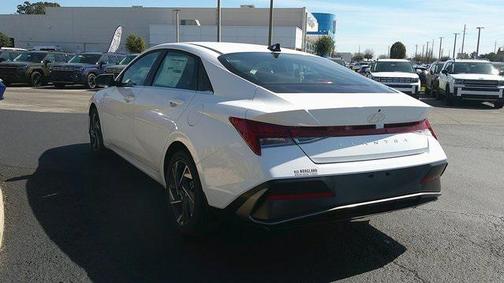 2025 Hyundai ELANTRA SEL