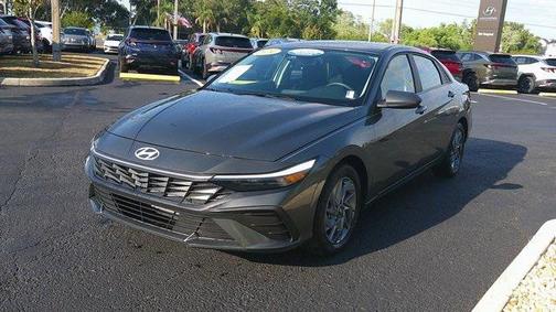 2024 Hyundai ELANTRA SEL