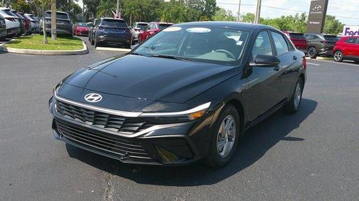 2024 Hyundai ELANTRA SE