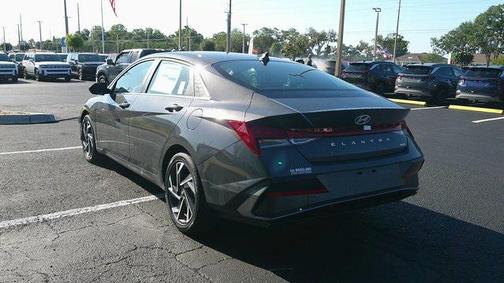 2025 Hyundai ELANTRA Limited