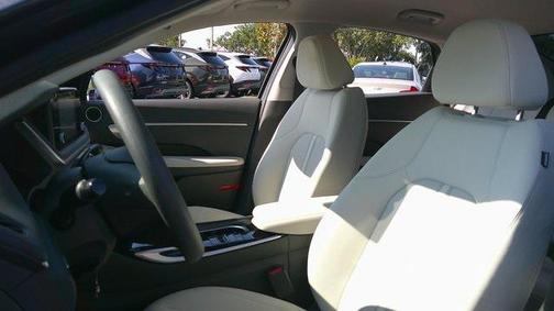 2022 Hyundai SONATA SE