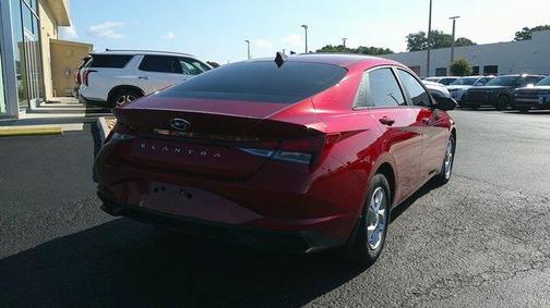 2023 Hyundai ELANTRA SE