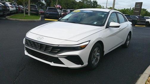 2024 Hyundai ELANTRA SE