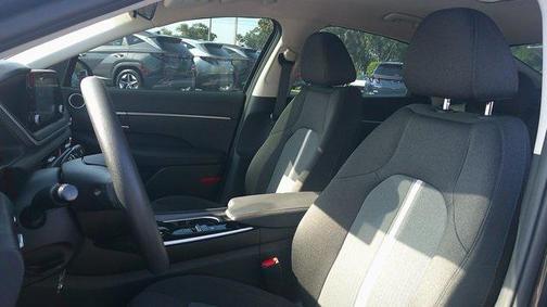 2022 Hyundai SONATA SE