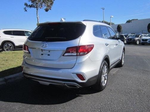 2017 Hyundai SANTA FE SE