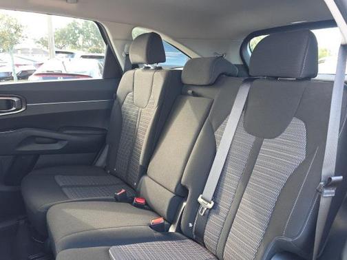 2025 Kia Sorento LX