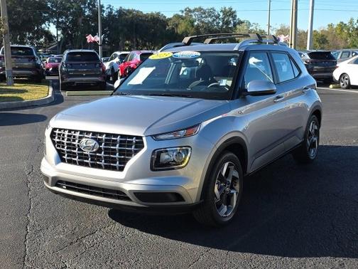 2023 Hyundai VENUE SEL