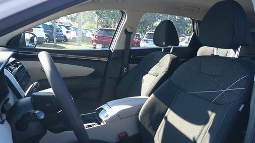 2022 Hyundai TUCSON SE