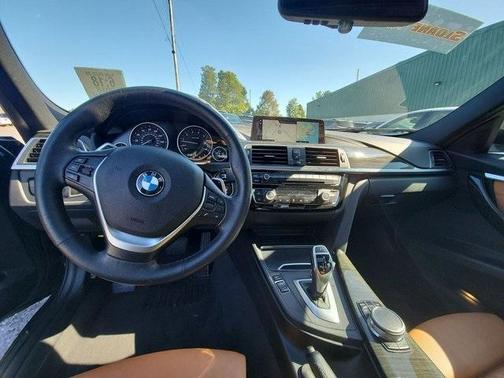 Photo 5 of 8 of 2018 BMW 330 i xDrive