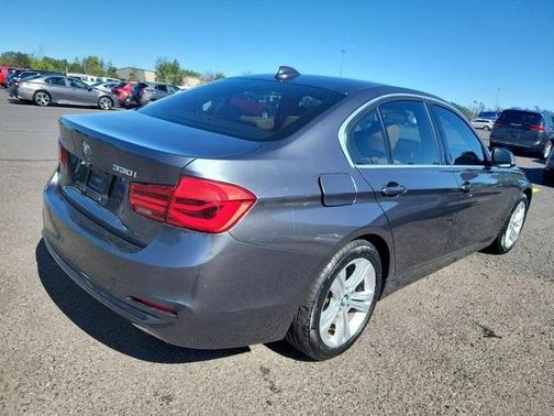 Photo 2 of 8 of 2018 BMW 330 i xDrive