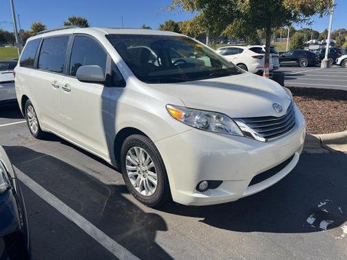 2017 Toyota Sienna XLE