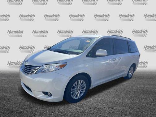 2017 Toyota Sienna XLE