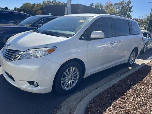2017 Toyota Sienna XLE