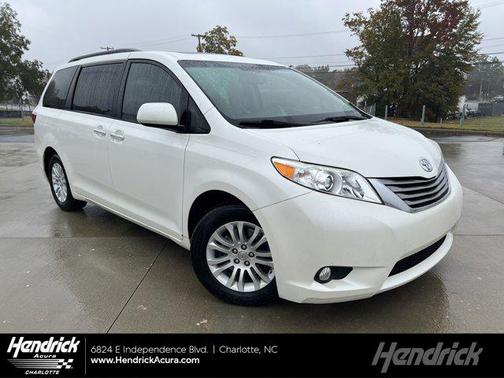2017 Toyota Sienna XLE