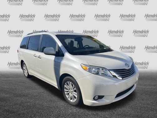 2017 Toyota Sienna XLE