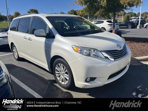 2017 Toyota Sienna XLE