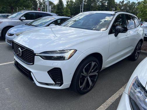 2023 Volvo XC60 B5 Ultimate Dark Theme
