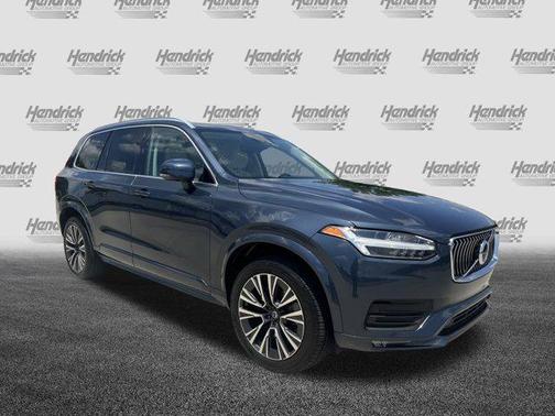 2022 Volvo XC90 T5 Momentum