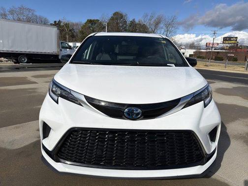 2023 Toyota Sienna XSE 7 Passenger