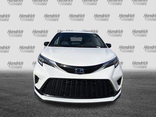 2023 Toyota Sienna XSE 7 Passenger