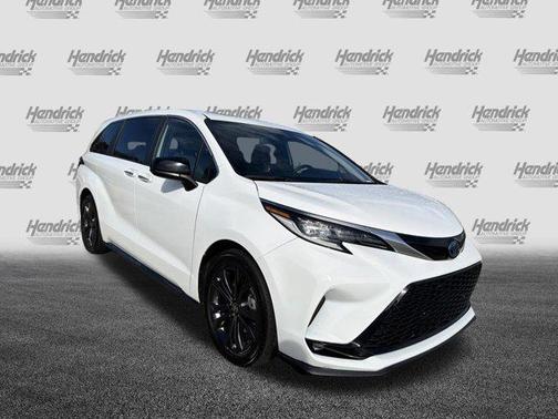 2023 Toyota Sienna XSE 7 Passenger