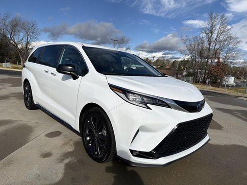 2023 Toyota Sienna XSE 7 Passenger