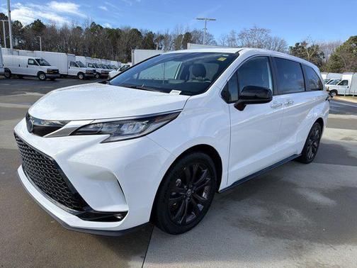 2023 Toyota Sienna XSE 7 Passenger