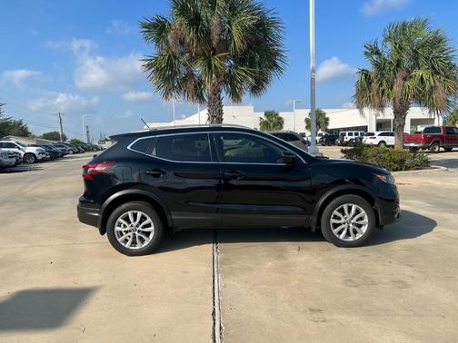 2022 Nissan Rogue Sport SV