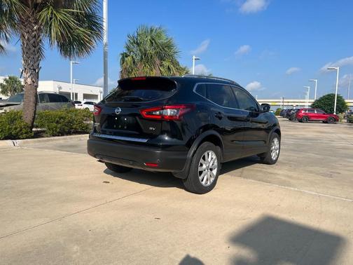 2022 Nissan Rogue Sport SV
