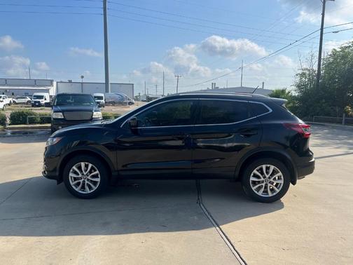 2022 Nissan Rogue Sport SV