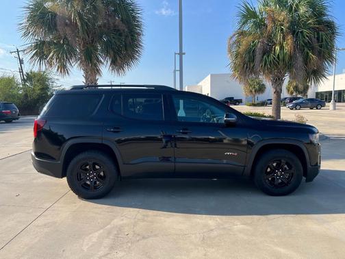 2022 GMC Acadia AT4