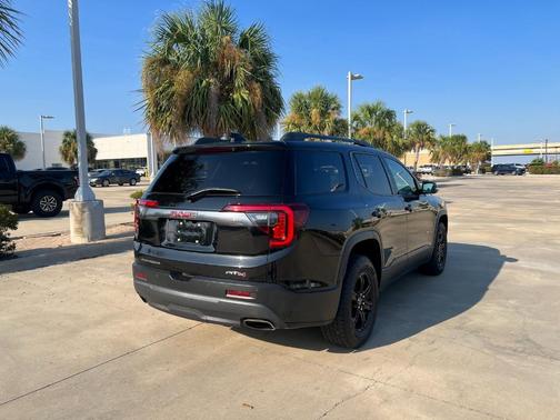 2022 GMC Acadia AT4