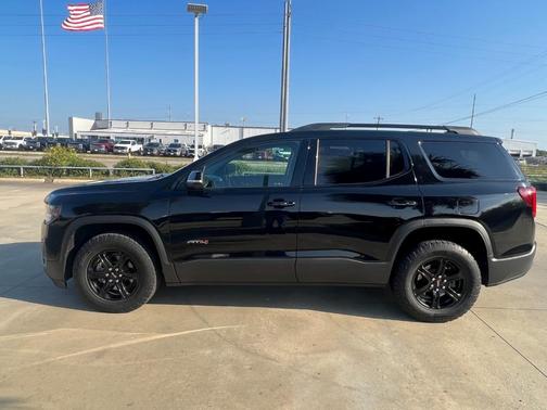 2022 GMC Acadia AT4
