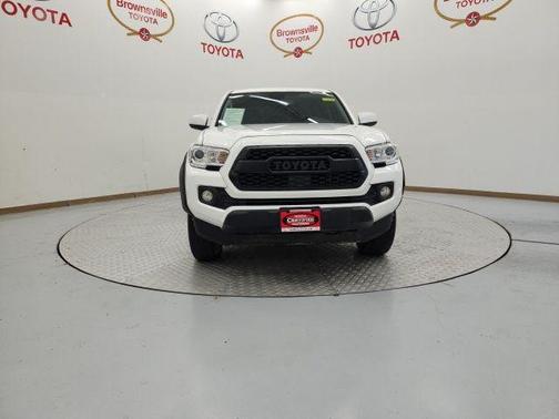 White 2022 Toyota Tacoma SR5