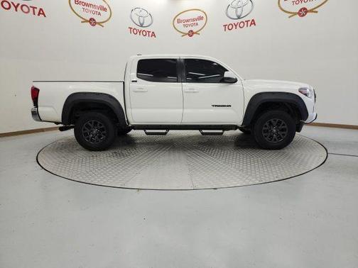White 2022 Toyota Tacoma SR5