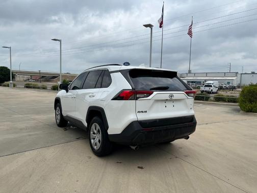 2020 Toyota RAV4 LE
