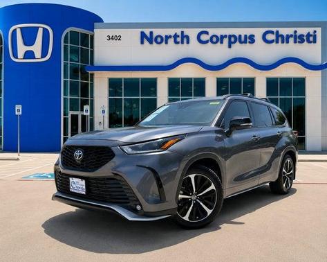 Magnetic Gray Metallic 2021 Toyota Highlander XSE