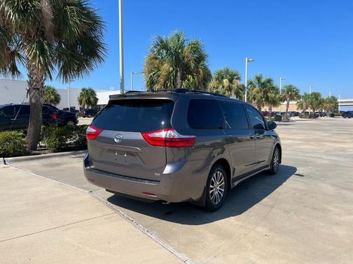2019 Toyota Sienna L