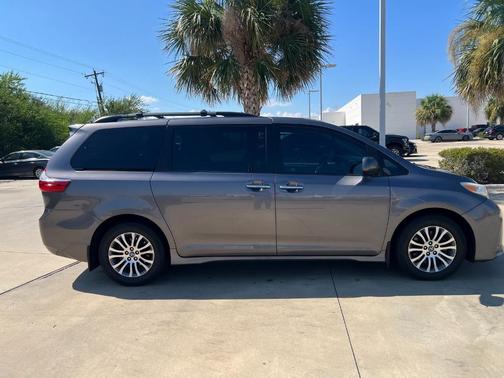 2019 Toyota Sienna L